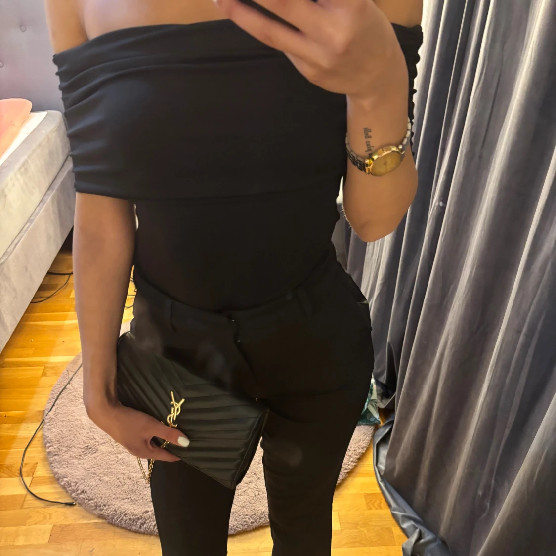 Svart elegant topp  med rak passform - 2