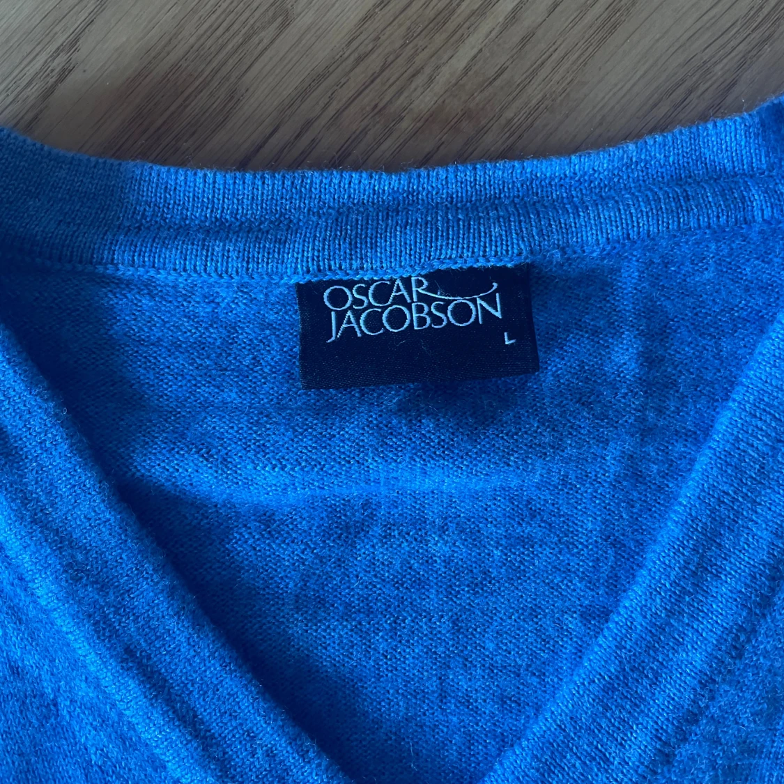 Blå v-ringad tröja från Oscar Jacobson - 2