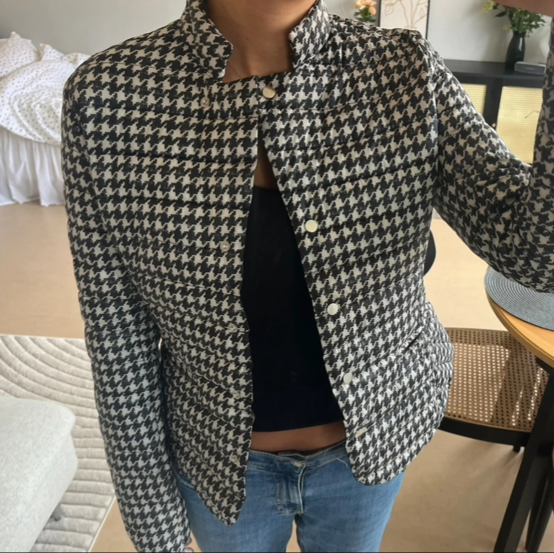 Rutig jacka från Gina Tricot, stl 36