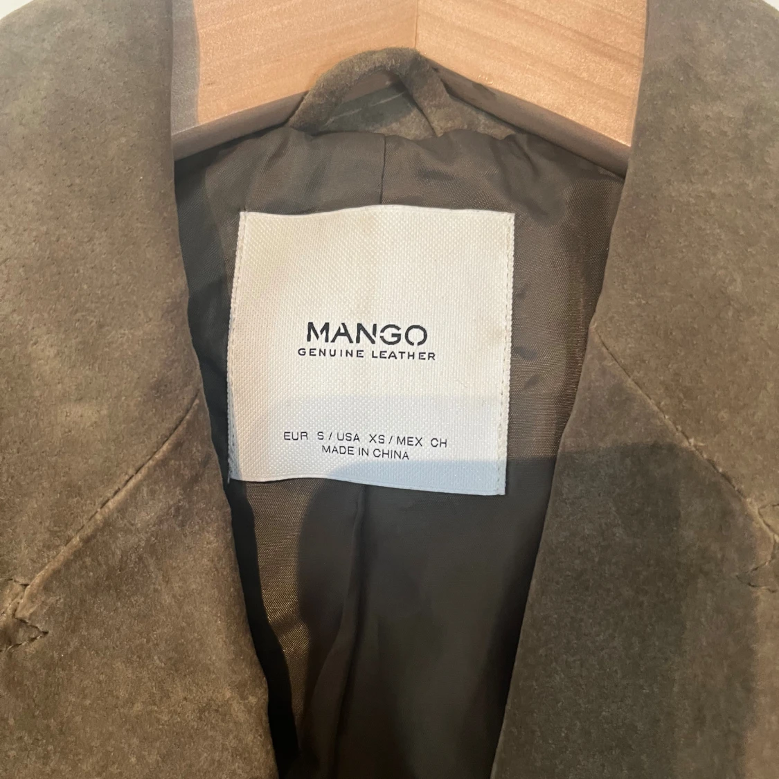 Kort läderjacka från Mango - 2