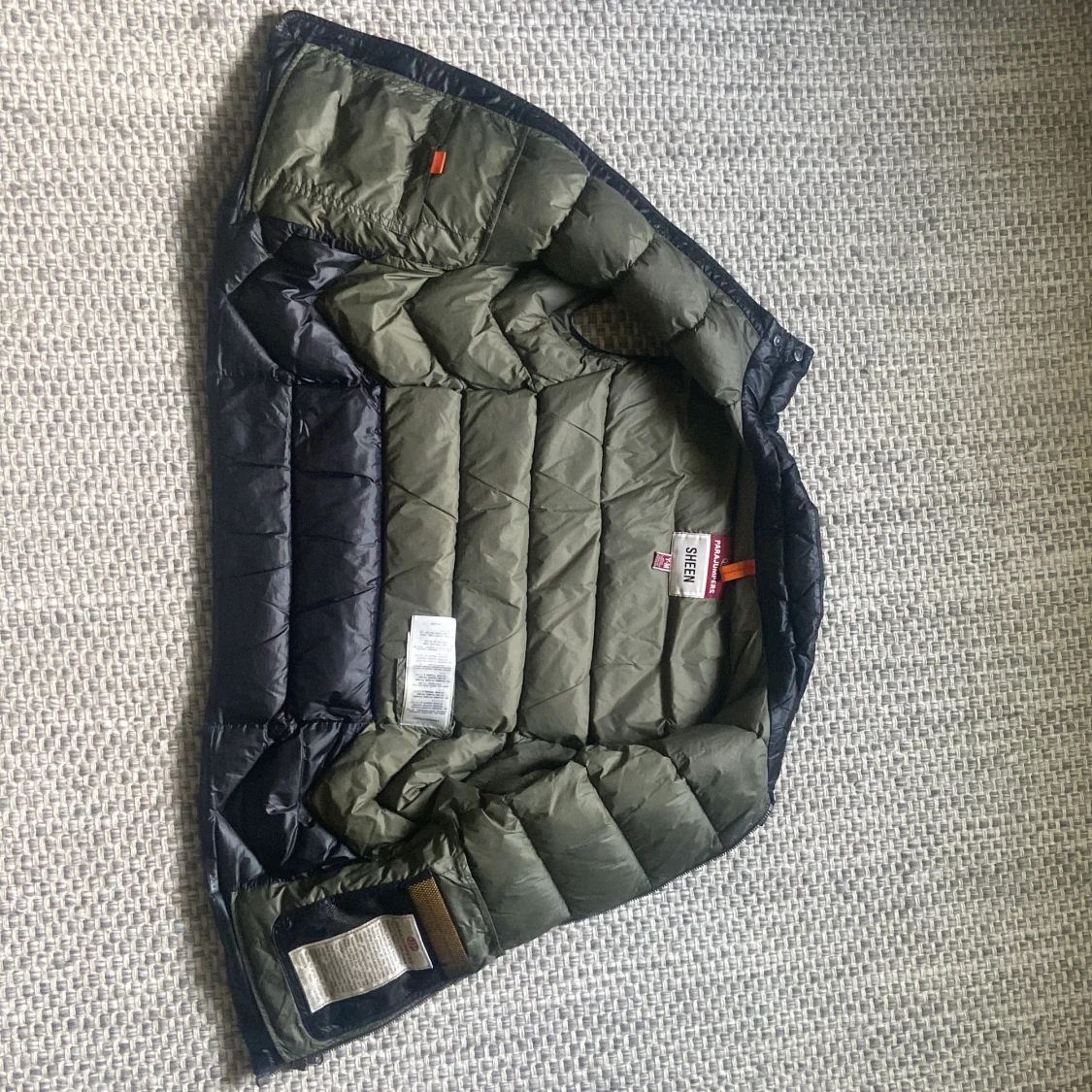 Svart dunväst från Parajumpers - 1