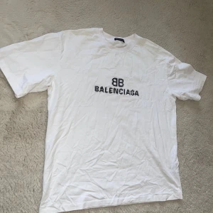 T shirt  - Skulle säga passar en L, aldrig använd