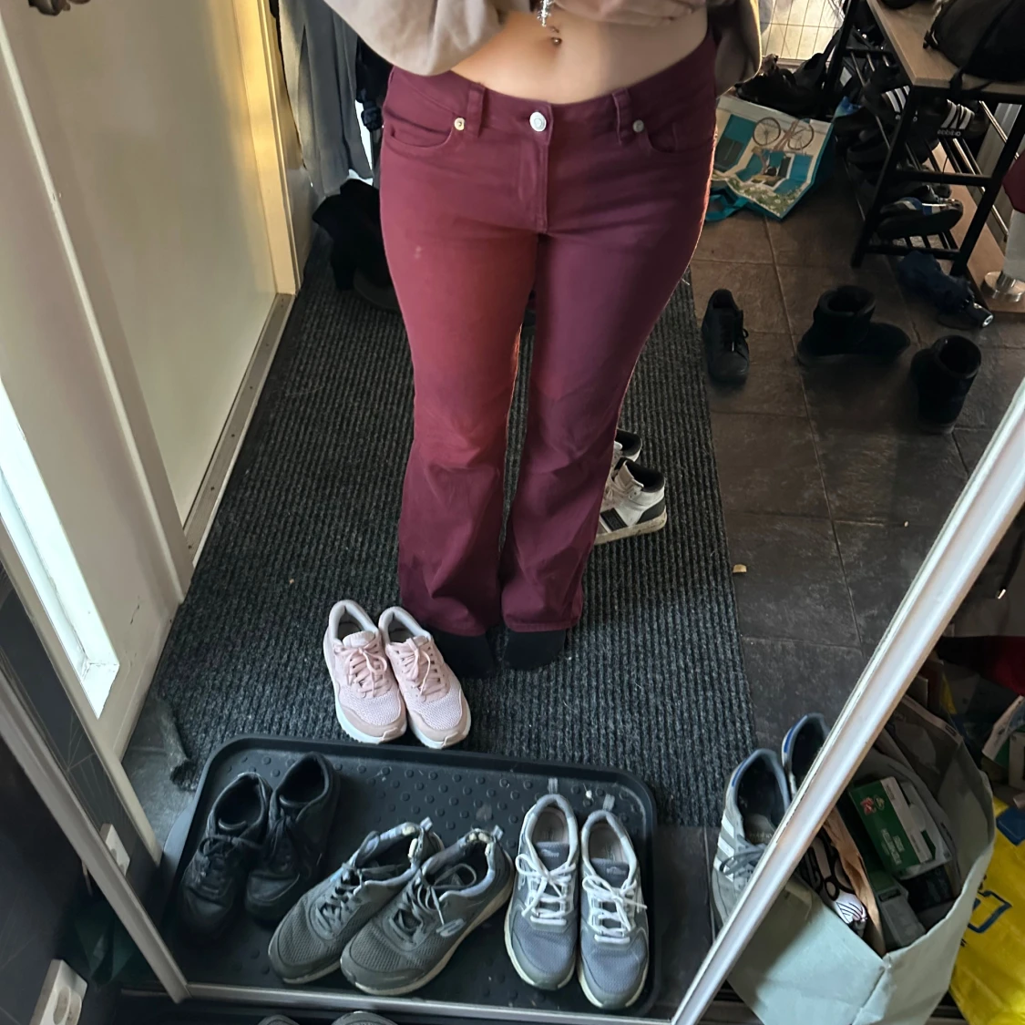 Vinröda bootcut jeans