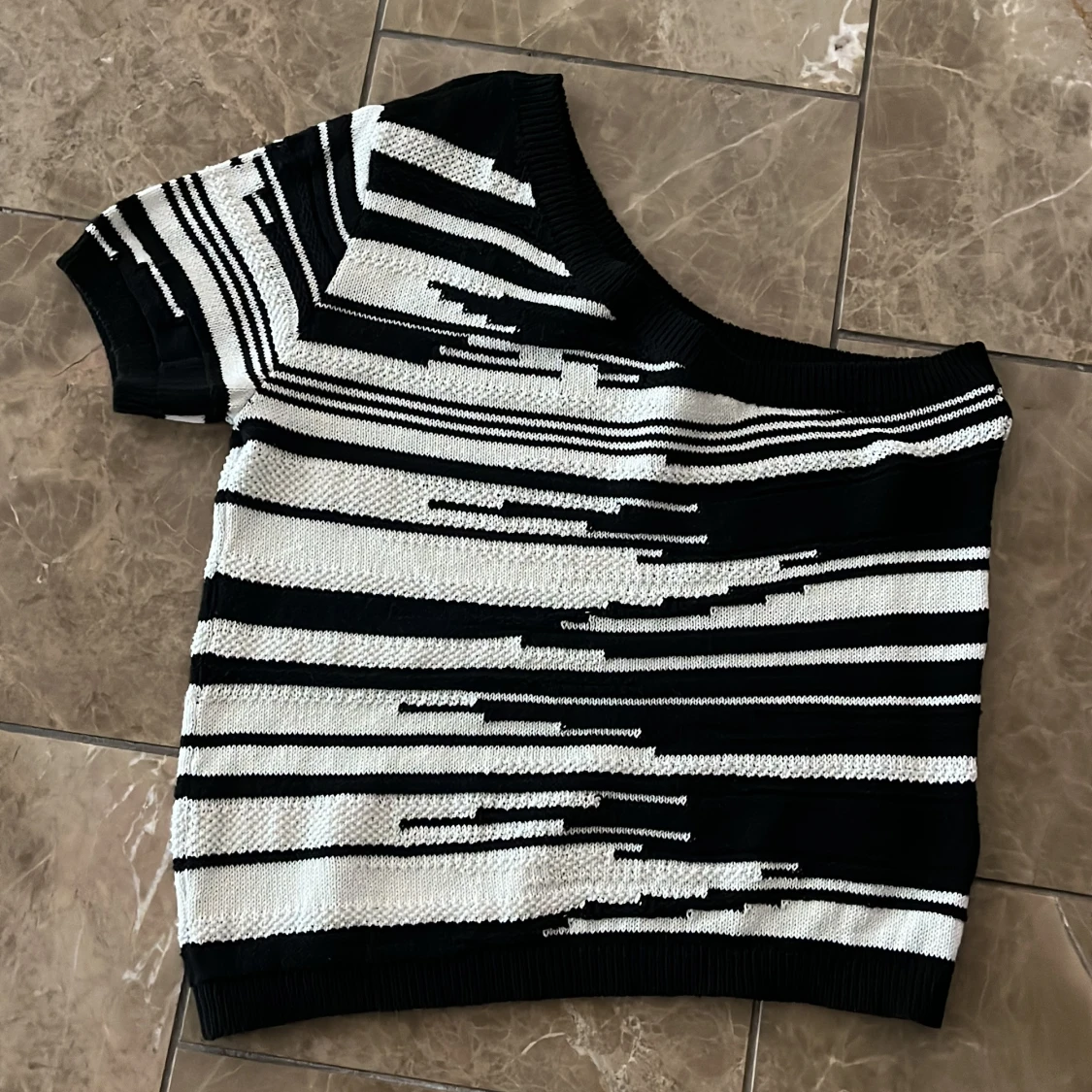 Svartvit randig offshoulder topp Lindex - 2