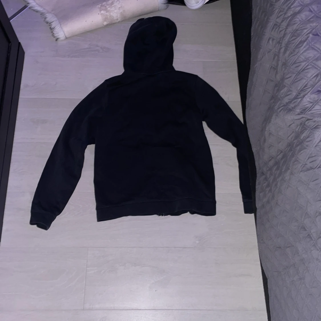 Svart hoodie från Sail Racing - 1