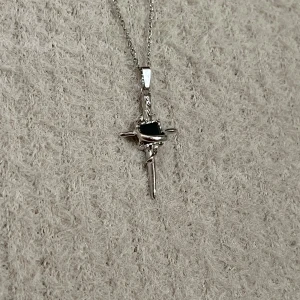 Noir Vine Cross - 50 cm rostfri 