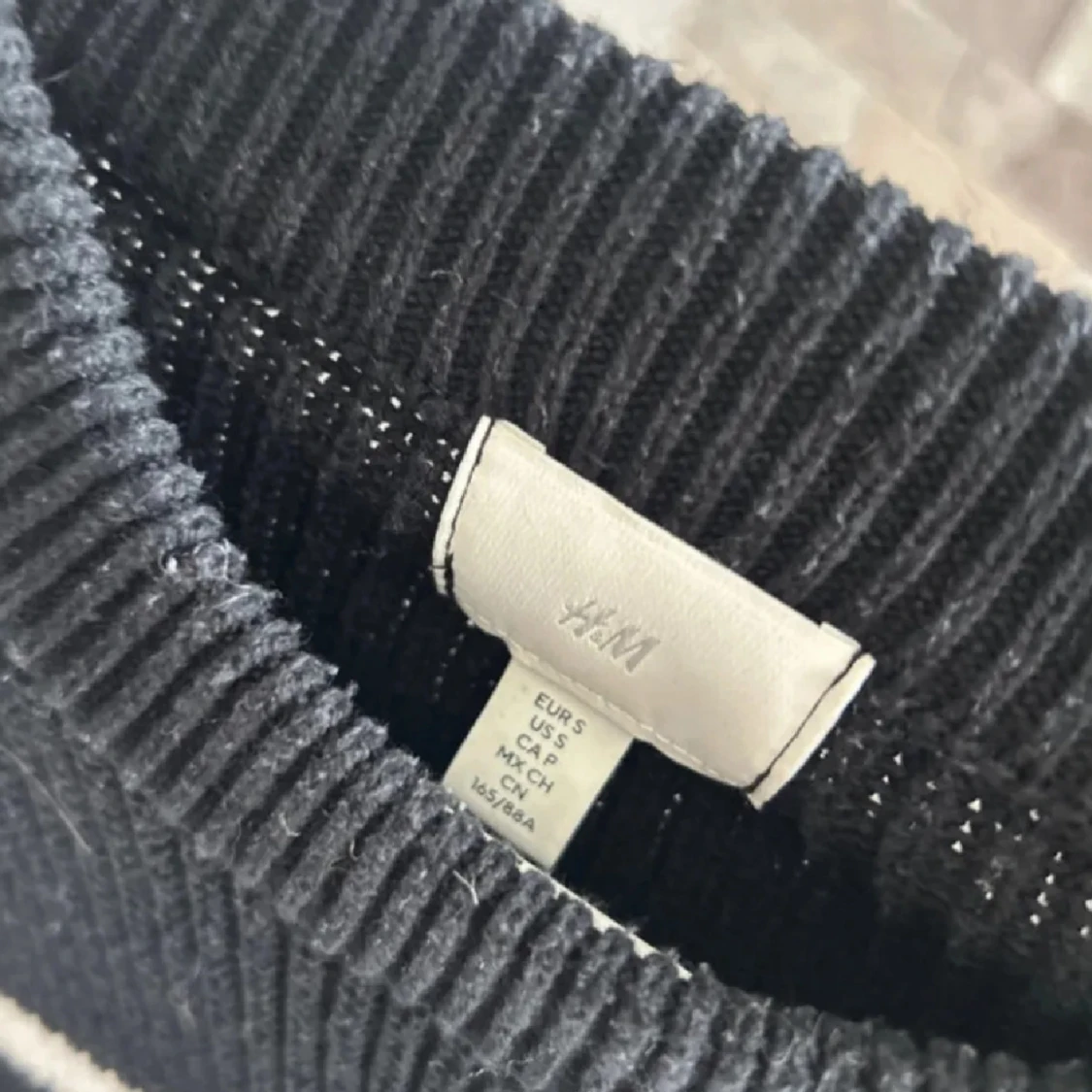 Svartvit randig stickad tröja H&M - 1