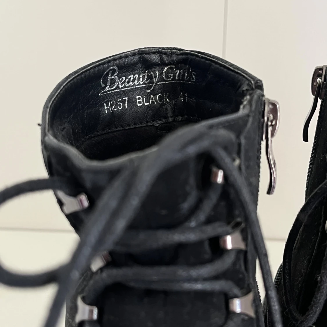 Svarta stövletter med snörning Beauty Girls - 2