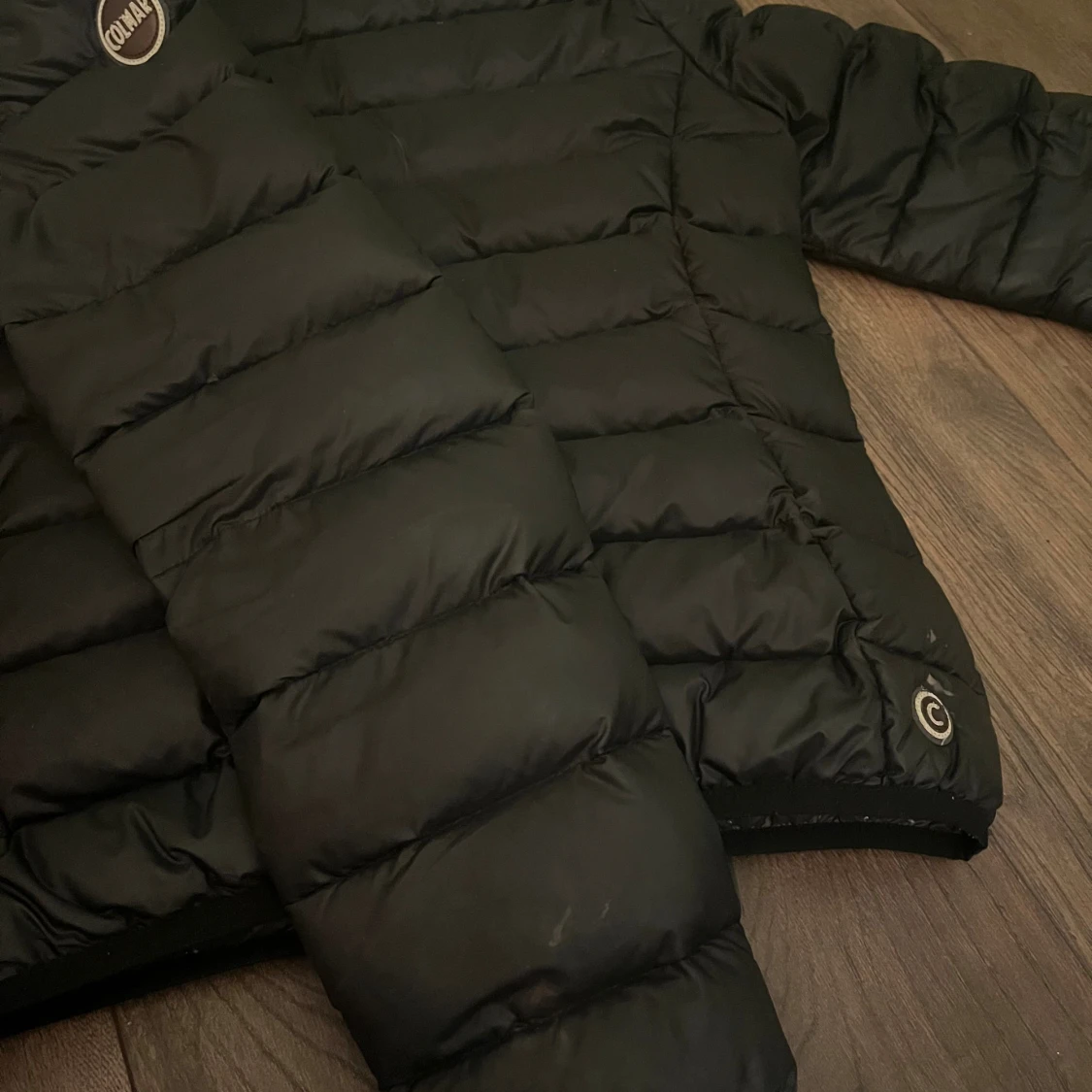 Svart dunjacka med huva från Colmar - 4