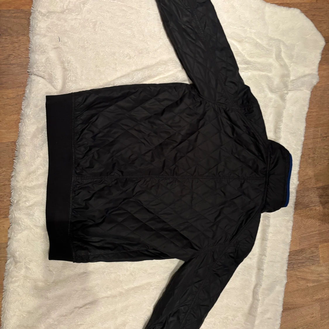 Svart quiltad bomberjacka från Easy Wear - 1