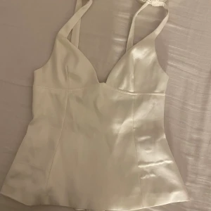 Silk top från Zara - Köpt på Zara på sommaren, endast testad!!