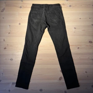 Replay Anbass jeans - Replay jeans (Anbass) | Storlek: W32 L34 | Skick: 9/10 | Hör gärna av er vid frågor och funderingar! Pris går att diskutera vid smidig affär🤗