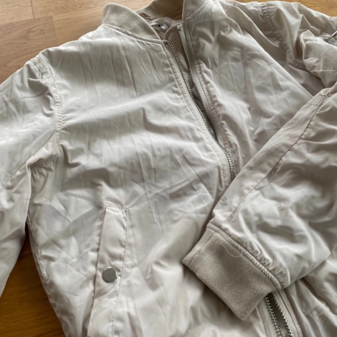 Beige bomberjacka - 1