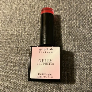 Gel polish factory Gel polish/gellack kräver uv-ledlampa - Gel polish factory - lipgloss (transparent-rosa). Ny och oanvänd. Se färg på sista bilden, tagen från nätet. 