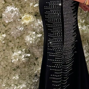 Festklänning - Fin festklänning. Använd några gånger och blir därmed bra skick. 