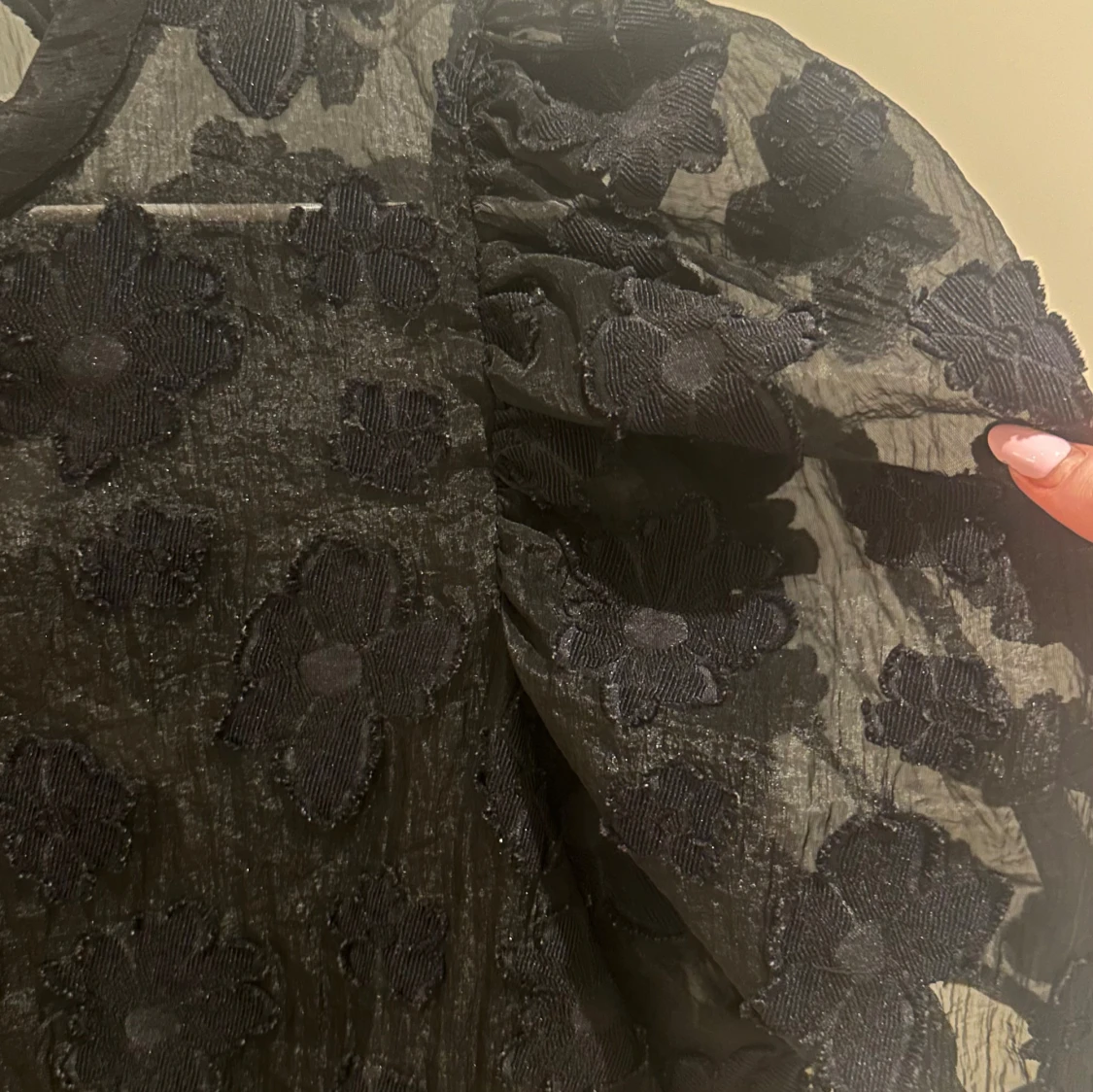 Svart blommig blus från Zara - 1