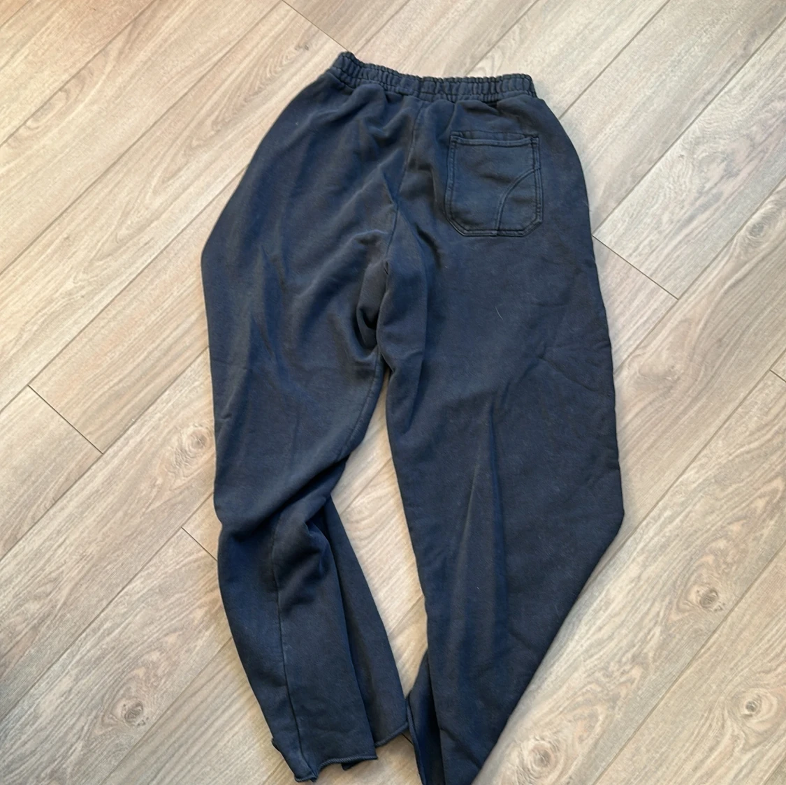 Svarta mjukisbyxor från YoungLA i storlek L - 1