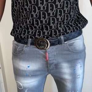 Gucci bälte  115cm - Helt ny. Fin replika med grym kvalitet. Modellen är 175cm väger 67 kg.pris: 799kr. Först till kvarn som gäller. 