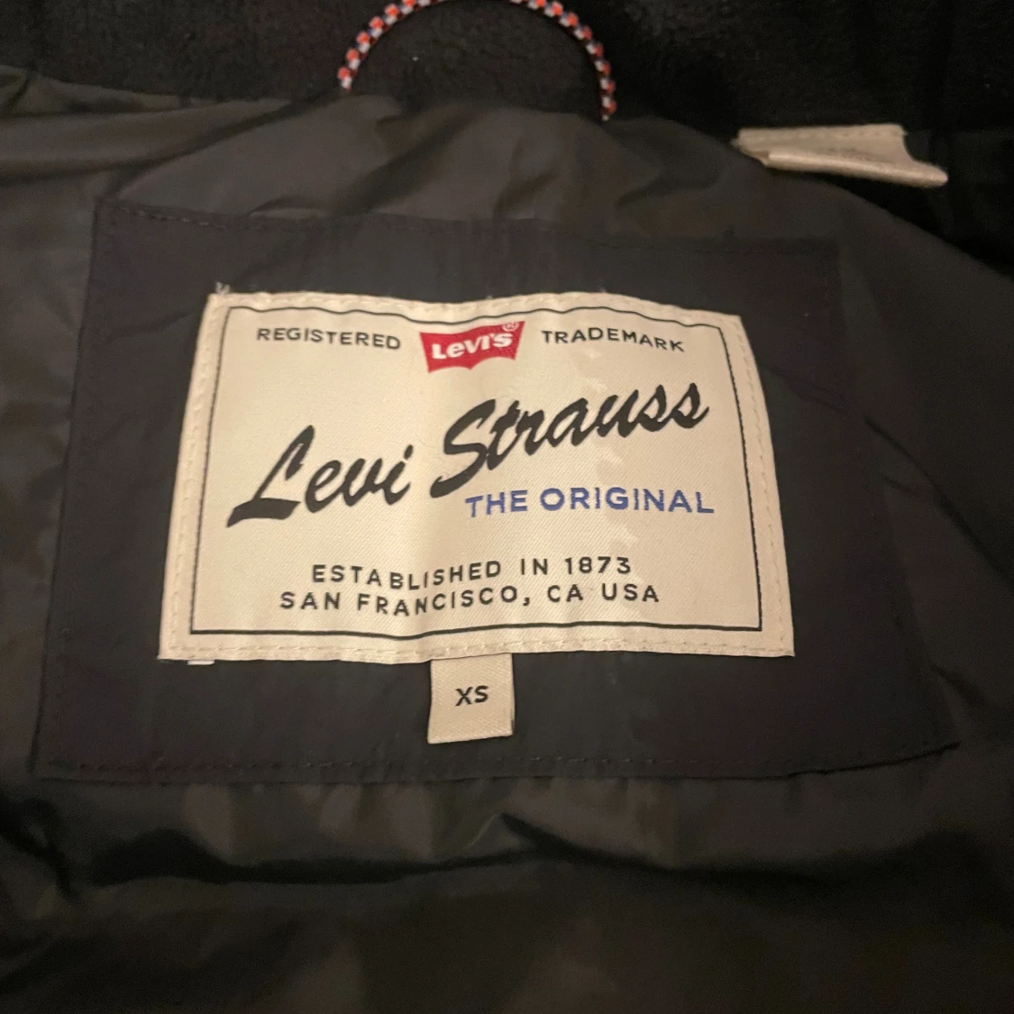 Svart pufferjacka med huva, Levis - 4