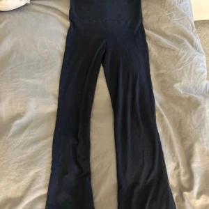 Yogapants - Helt ok skick, använd många gånger. Ett hål på knät