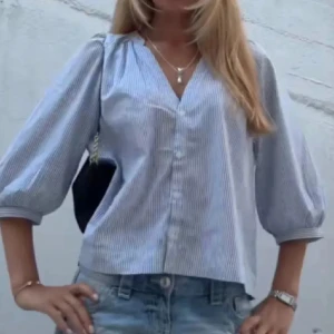 Hm blus - Snygg blus från hm! Slutsåld på hemsidan❣️❣️ lånad bild!