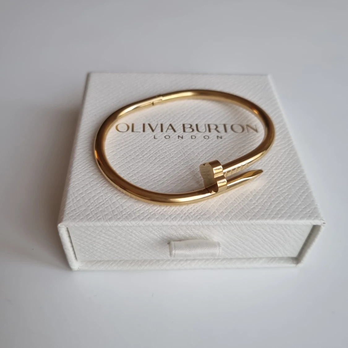 Guldfärgat armband - 1