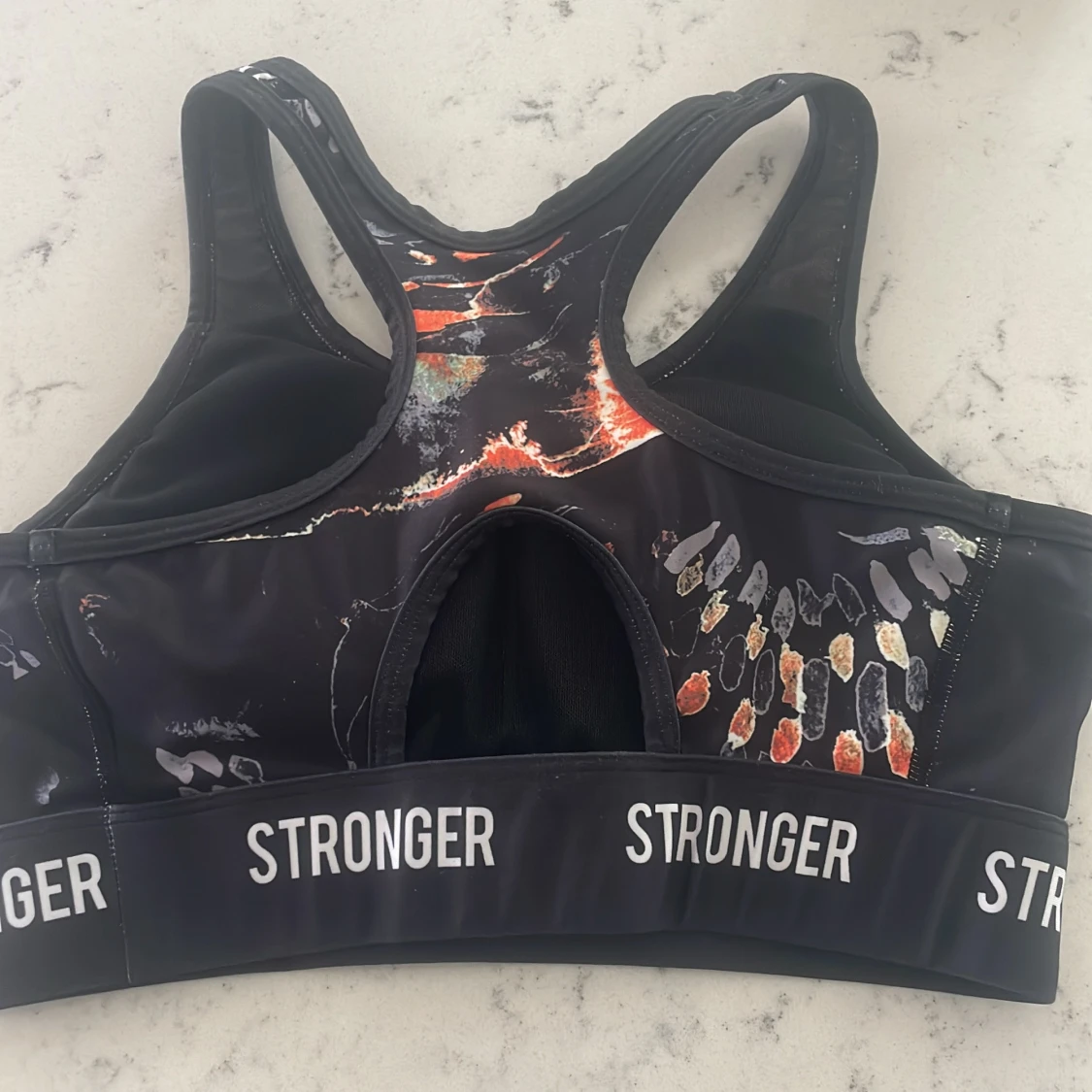 Svart sporttopp från Stronger XS - 1