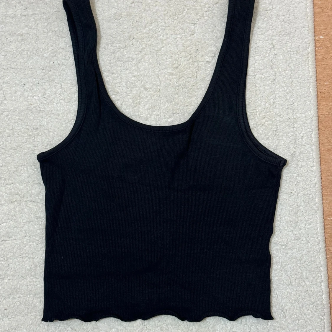 Svart ribbat linne från Bik Bok