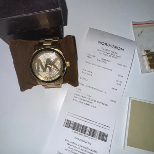 Klocka - 100% äkta, pris kan diskuteras vid snabb affär!