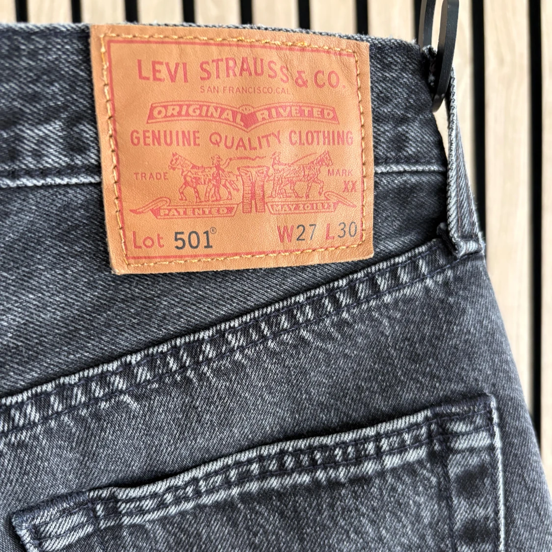 Levi's 501 svarta jeans W27 L30 - 1