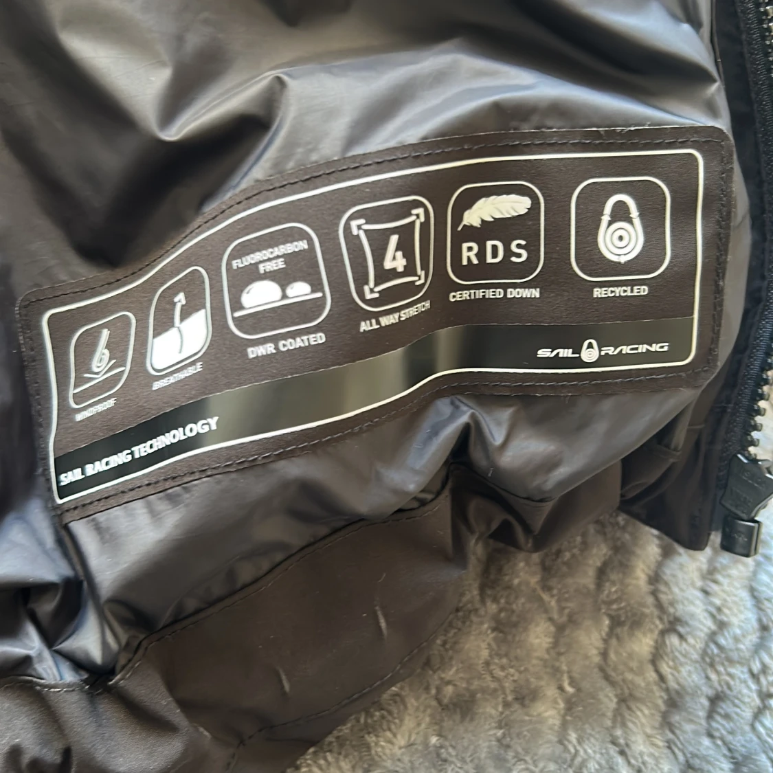 Svart Sail Racing dunjacka med huva - 2