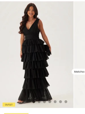 Balklänning - ”Tull Frill Gown” klänning som är slutsåld i nästan alla storlekar! lappar är kvar & aldrig använd. nypris 1800:- 🖤🖤🖤🖤