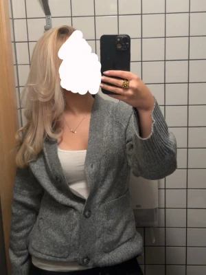 Grå kofta - Grå kofta från lager, helt ny endast använd 1 gång! Skriv för fler frågor🤗💗