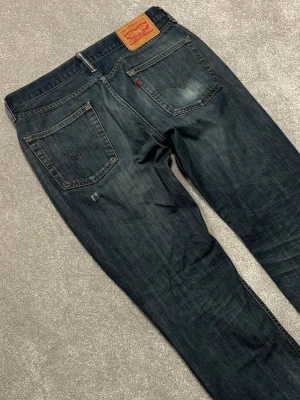 LEVIS 514 Jeans - Levis Jeans | Modell: 514 | Skick 9/10 mycket bra | Defekt (bild 4) | Nypris ca 2500kr | Mitt pris 799kr | Midja: 42,5cm | Ytterbenslängd: 101cm | Benöppning: 20cm | Lår: 31cm | Kom gärna pm vid frågor eller funderingar | Postas eller möts upp i Gävle!