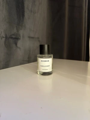 Essence Vanilla sass parfym  - Essence parfym vanilla sass, se hur mycket använd 