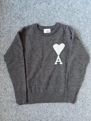 Ami paris gray knitted sweater - Storlek L, passar M perfekt. Helt ny med lapp