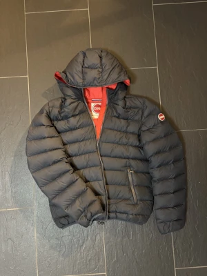 Jacka från colmar - Colmar • Skick: 8/10 (mycket bra) • Storlek: 16 (sitter som s) • Äkthet: 100% äkta • skriv vid frågor🙌 