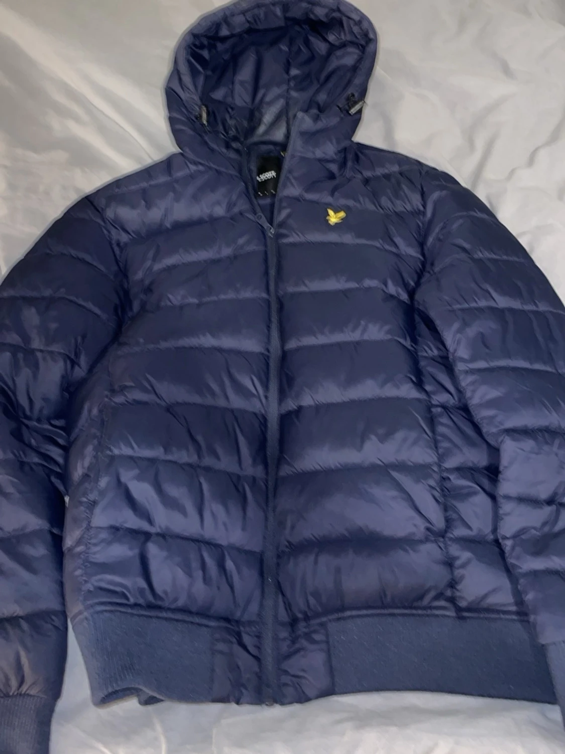 Mörkblå dunjacka från Lyle & Scott