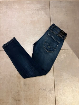 Reaply Anbass Hyperflex  - Säljer ett par mörkblåa Reaply Anbass Hyperflex så dem är riktigt sköna och stretcha. Storlek W29 L30. Hör av er om ni har några fler frågor.