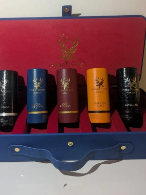 ***Panadora parfymset*** - Parfymset från Panadora med fem olika dofter i snygga flaskor. 