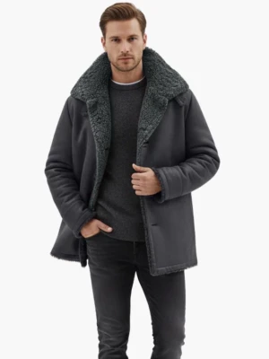 Mörkgrå pälsjacka med bred krage - Stilren mörkgrå pälsjacka med bred, fluffig krage och insida i mjuk pälsimitation. Jackan har en rak passform och knäppning framtill. Perfekt för kalla dagar när du vill hålla stilen.