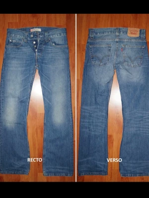 Levis 512 ”bootcut” - Säljer ett par Levis 512 ”bootcut” i storlek 29W och 32L. Jeansen är knappt använda och grymt bra skick. Säljer då jag köpte för liten storlek. Hör av er för frågor och funderingar! 