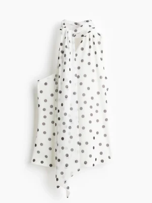 Fin polka dot blus  - Perfekt till lite festligare tillfällen med går också att klä ner och ha till vardags. 