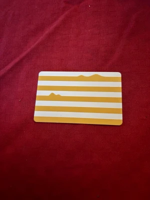 Mc Donalds kort  - Säljer ett mc Donalds presentkort, då jag fick det i julklapp men jag äter inte där så säljer den till någon annan. Det är 500kr på presentkortet. Priset är förhandlingsbart🤗släpper det för 300kr vid snabbt köp