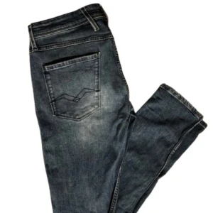 Replay anbass - Mörkblåa jeans från replay anbass modell, 