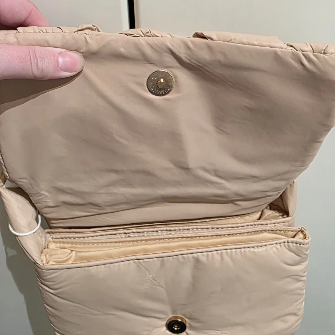 Beige quiltad axelväska Carin Wester - 1