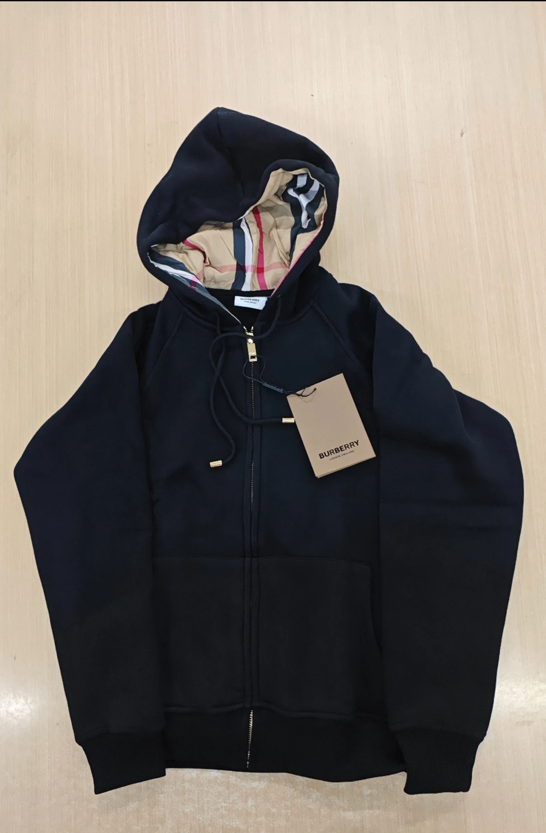 Svart hoodie från Burberry med dragkedja
