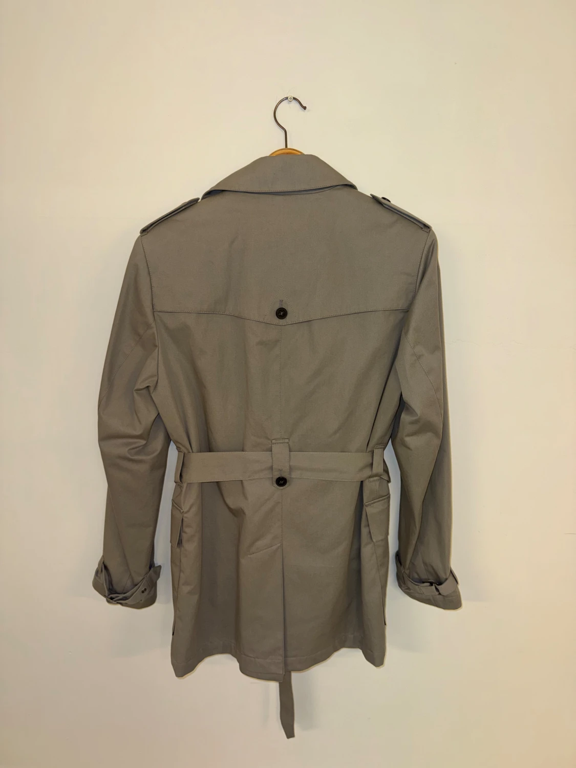 Beige trenchcoat från Oscar Jacobson - 1