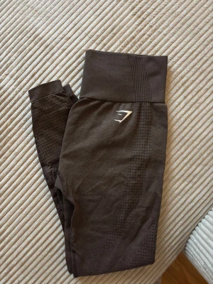 Bruna tights gymshark - Tights från gymshark bruna. Endast testade. Storlek m 