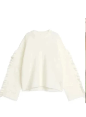 Söker!! - Söker denna stickade tröja från arket med fransar. Stl xs eller s🥰